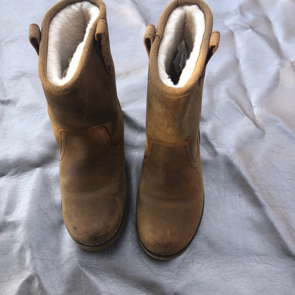 Ugg toddlers size 12 good condition